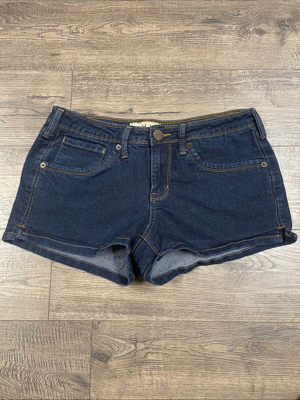 Hybrid & company Dark Indigo Denim Shortie Shorts